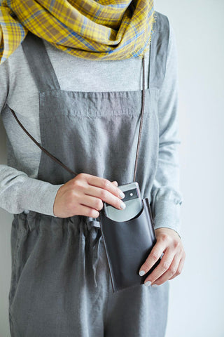 Fog Linen Work Leather Phone Holder