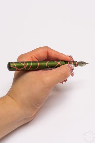 Schon DSGN Anodized Aluminum "Pocket 6" Fountain Pen Green Salmon Splash